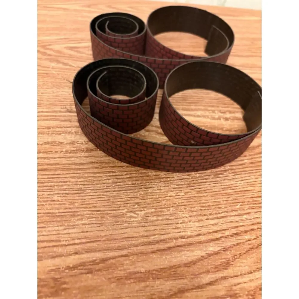 HO Scale Brick Walk Way Set of 2 Dark Brown 35 Inch Sidewalk Scenery Strip